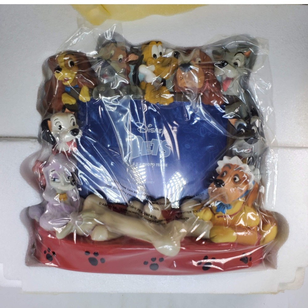 Disney Pets Photo Frame Red 5x7 3D Sculpted Lady Tramp Pluto Pongo Nana NEW